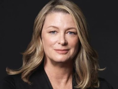 كريستين هانا (Kristin Hannah)، الروائية الامريكية المعروفة، تكتب عن عبدالله&nbsp;خليفة